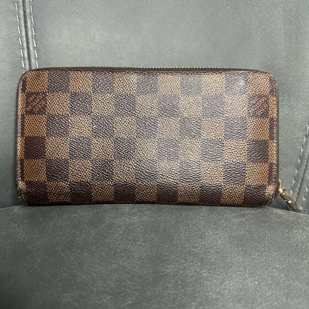 🩷 Loved! LV Damier Zippy